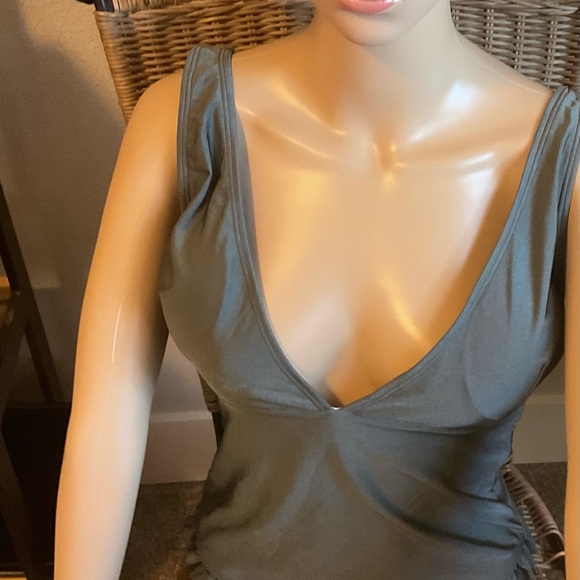 SALE CUPSHE ONE PIECE 🩱 SWIMSUIT.NWT. DARK GREEN WITH PADDED TOP,RUFFLED BODY - Picture 8 of 9